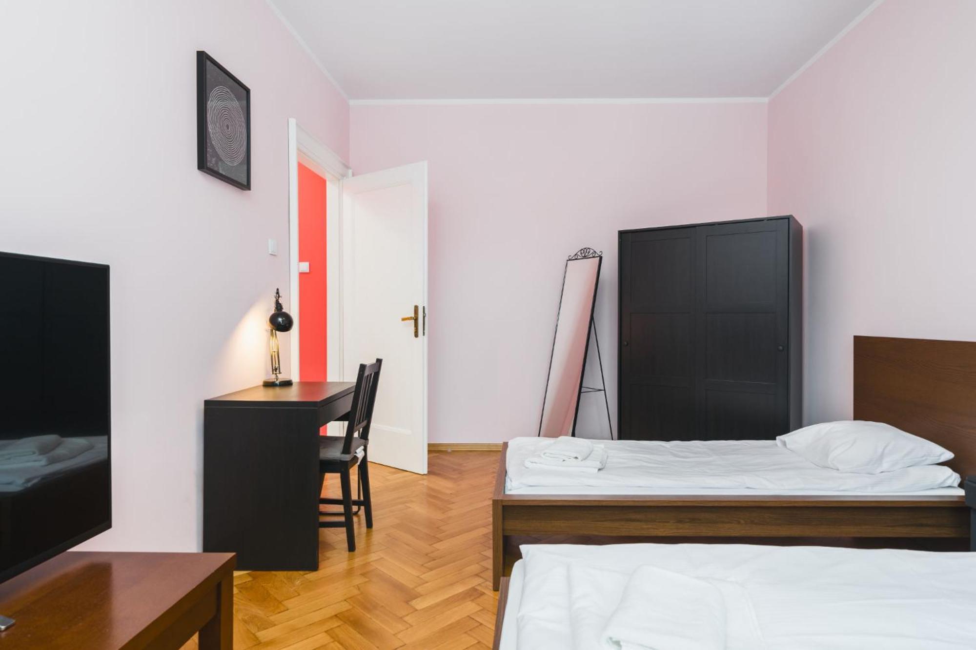 Modern Urban Escape - Old Town Apartment - By Upstairs Krakow Exterior photo